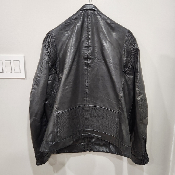 Black Rivet Faux Leather Jacket Mens XXL Black Biker Moto Coat Lined Ribbed - Picture 2 of 12